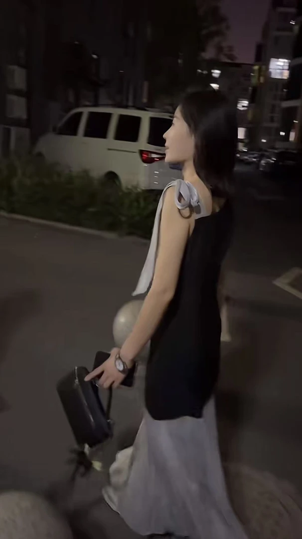 Miss Huo 高定连衣裙  B 3478