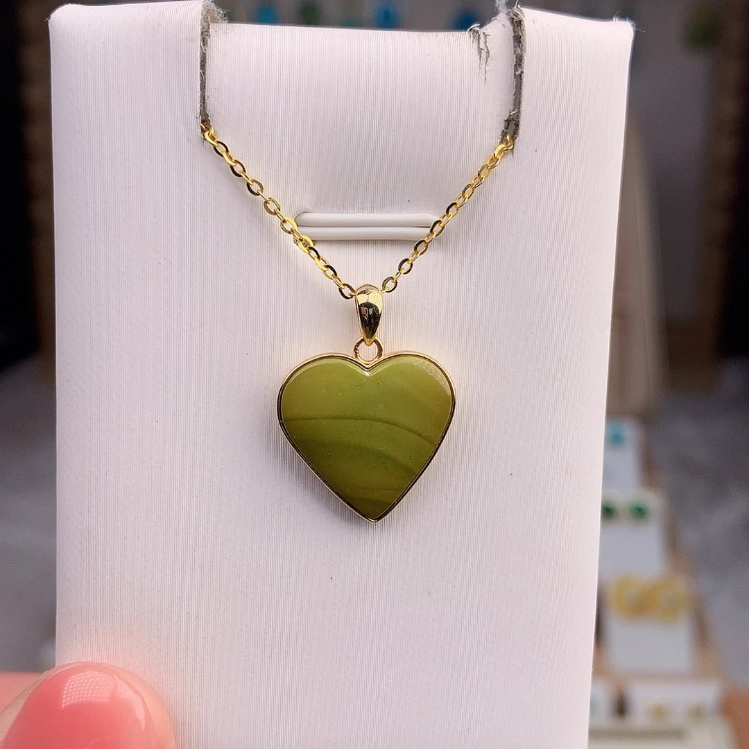 绿松石颈饰18K金镶嵌