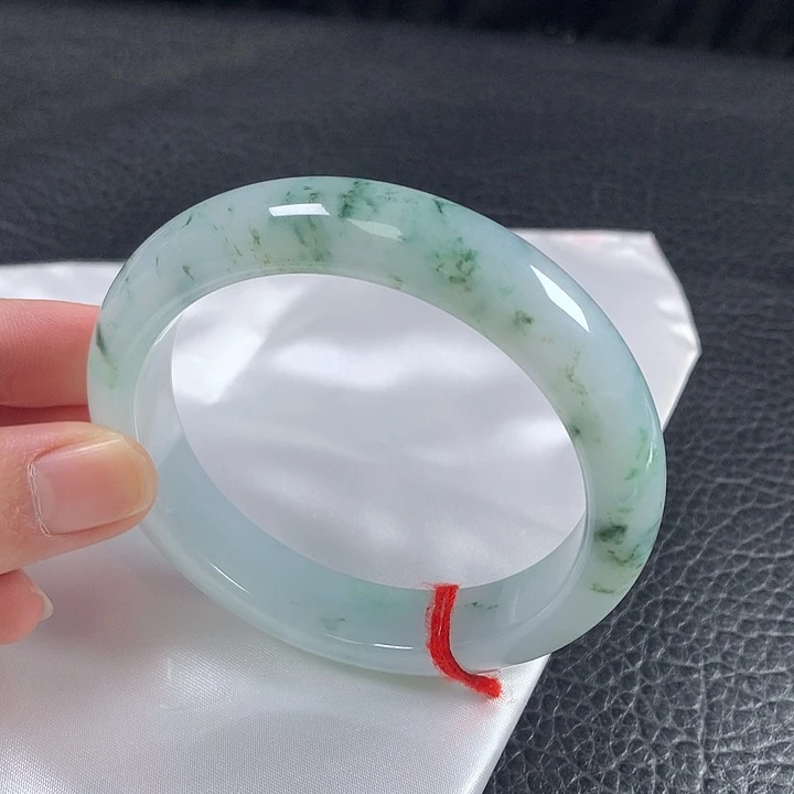 翡翠未镶嵌手镯