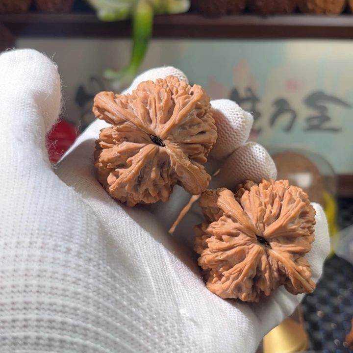 C***花吊坠文玩核桃虎头
