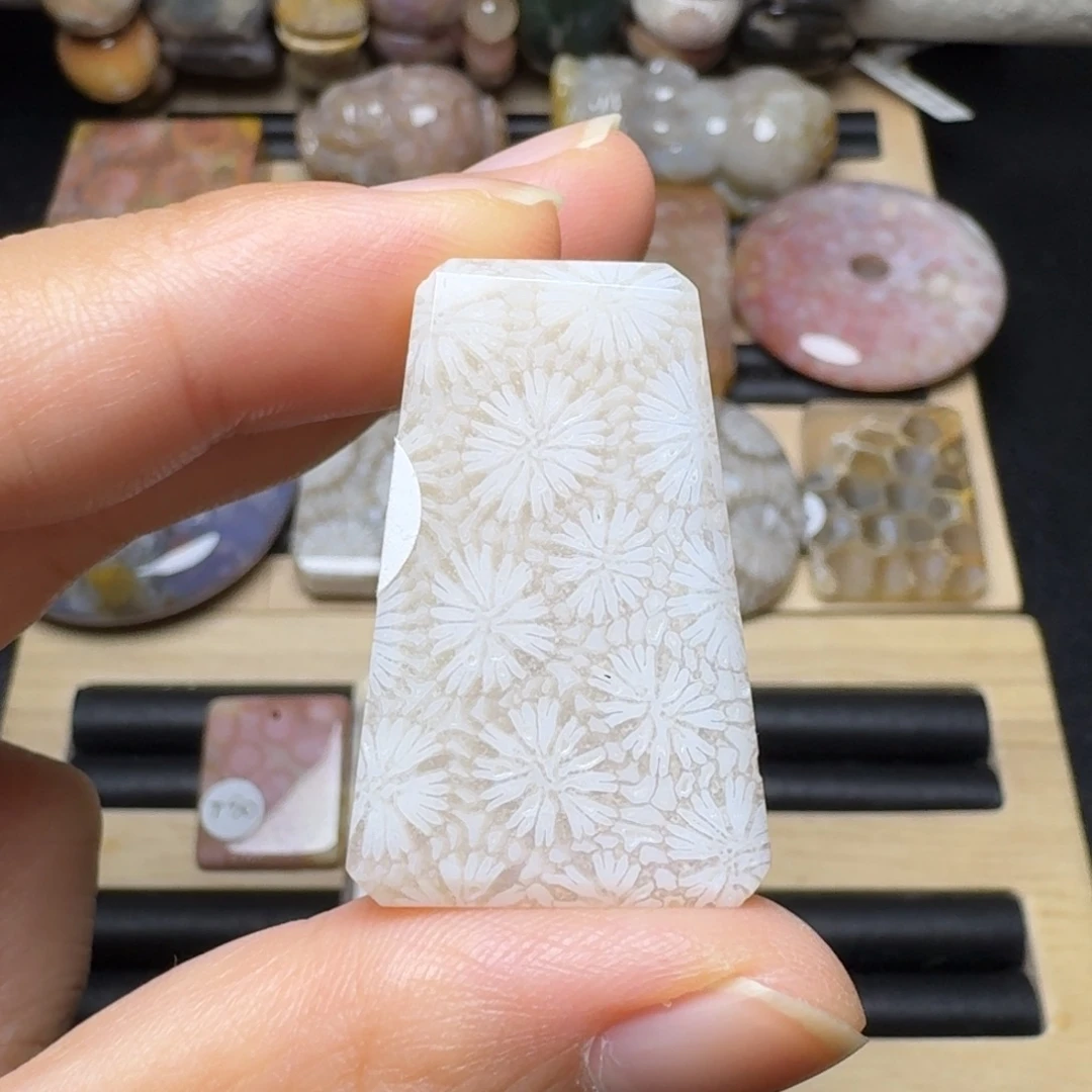 硅化玉未镶嵌骨骼冰透白雪花