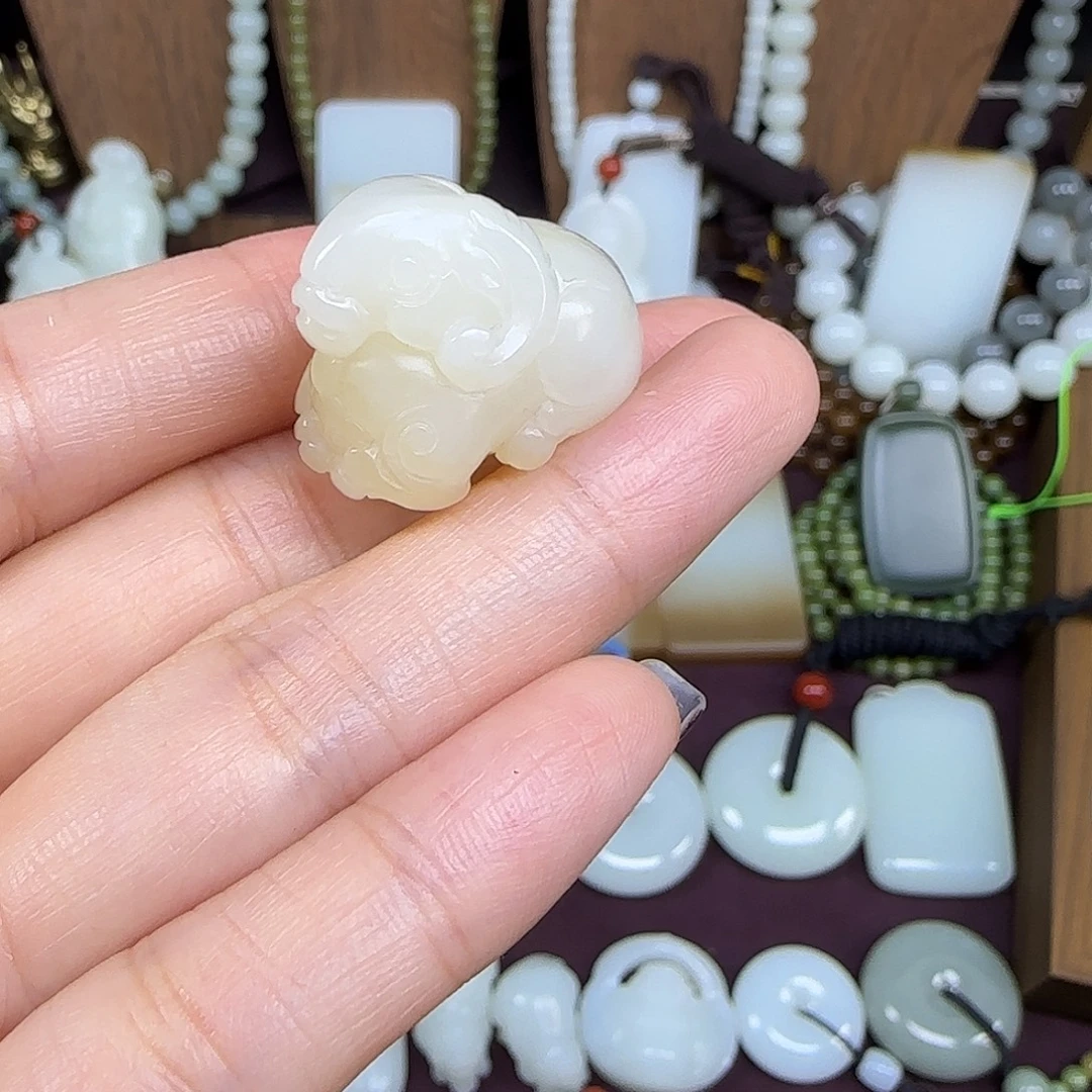 和田玉未镶嵌颈饰