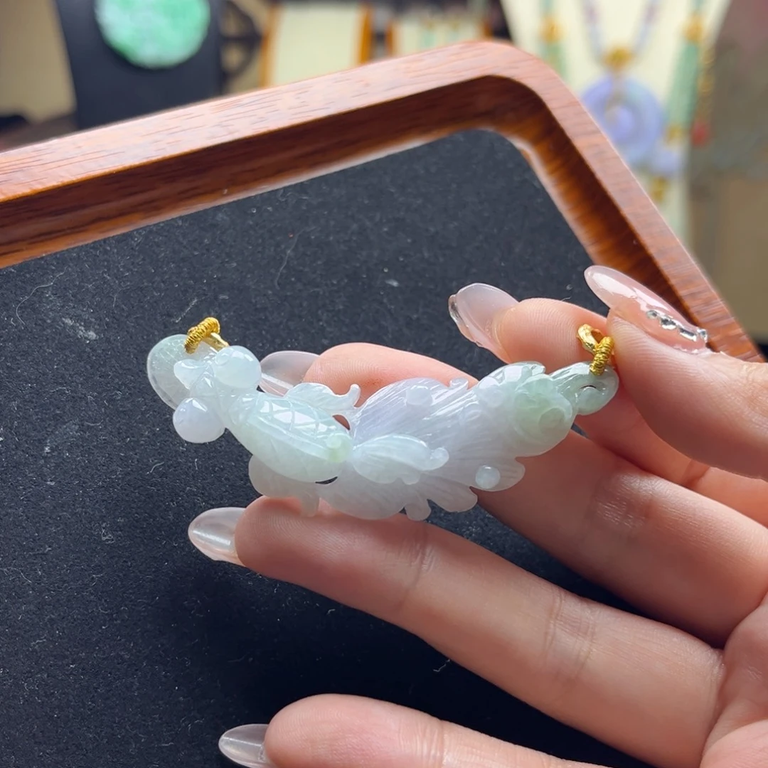 流***水颈饰未镶嵌翡翠锦鲤