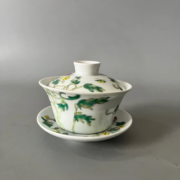 828 清乾隆 葡萄花卉三财盖碗