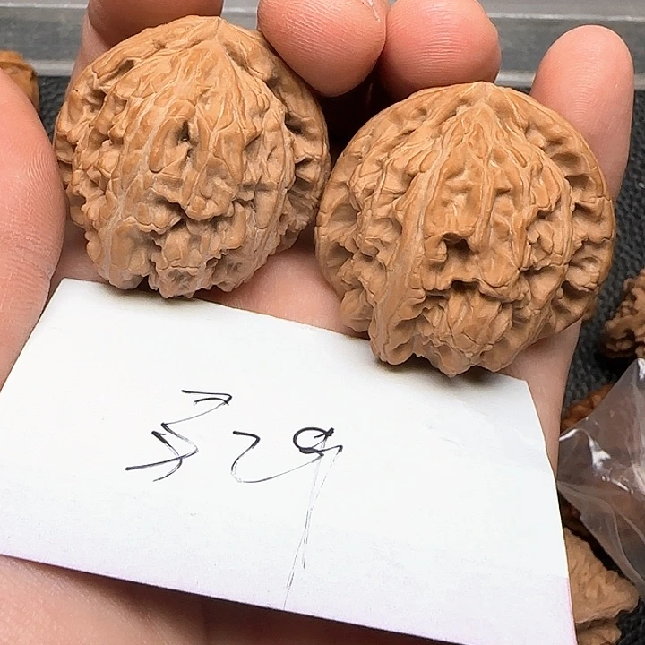⊙***⊙文玩核桃吊坠329白狮子40尺