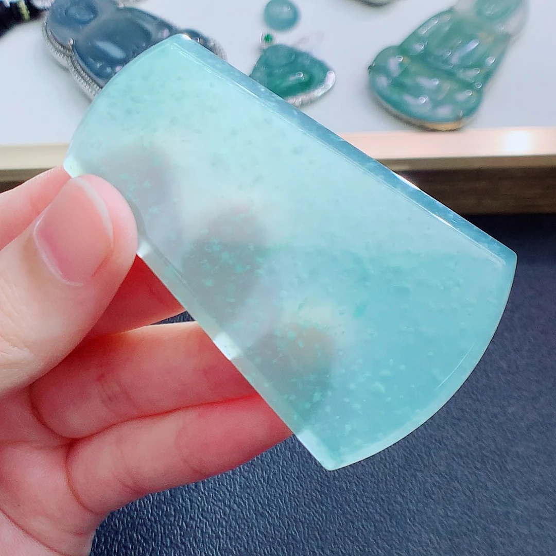 翡翠挂件未镶嵌翡翠