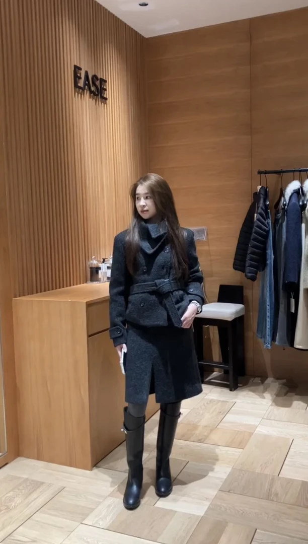 2025冬季新款通勤赫本风复古别致大衣高级感英伦风别致外套半裙