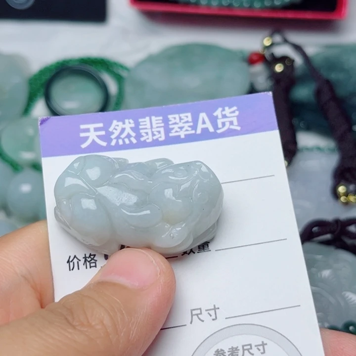 翡翠未镶嵌颈饰挂件