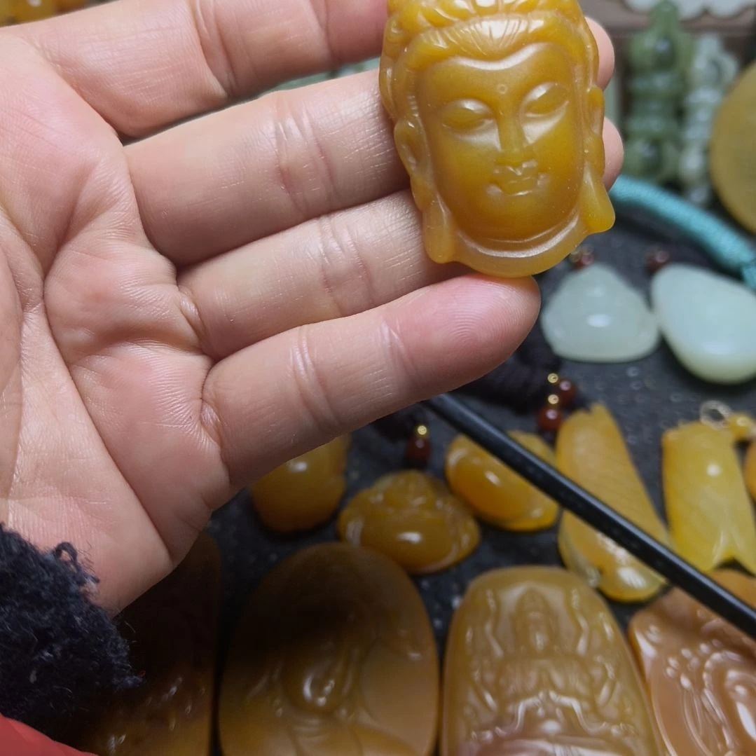 石英质玉（黄龙玉）未镶嵌颈饰