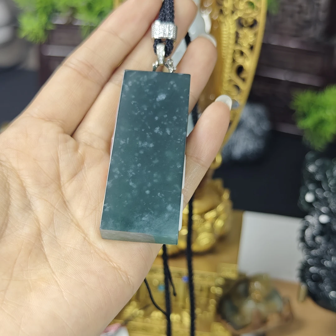 天然A货翡翠冰种无事牌吊坠，尺寸60.4*24.9*9.8m