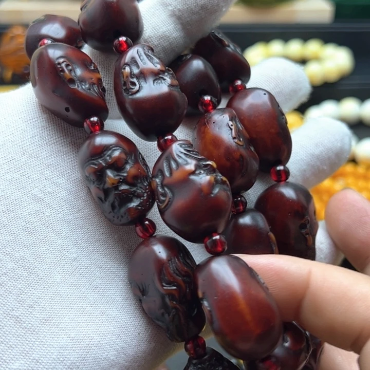 琥珀未镶嵌颈饰蜜蜡