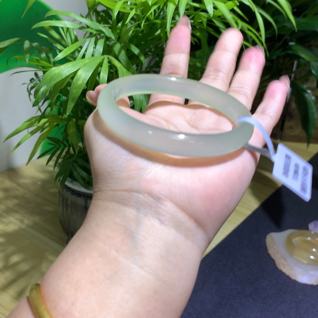 玛瑙/玉髓未镶嵌手镯果绿