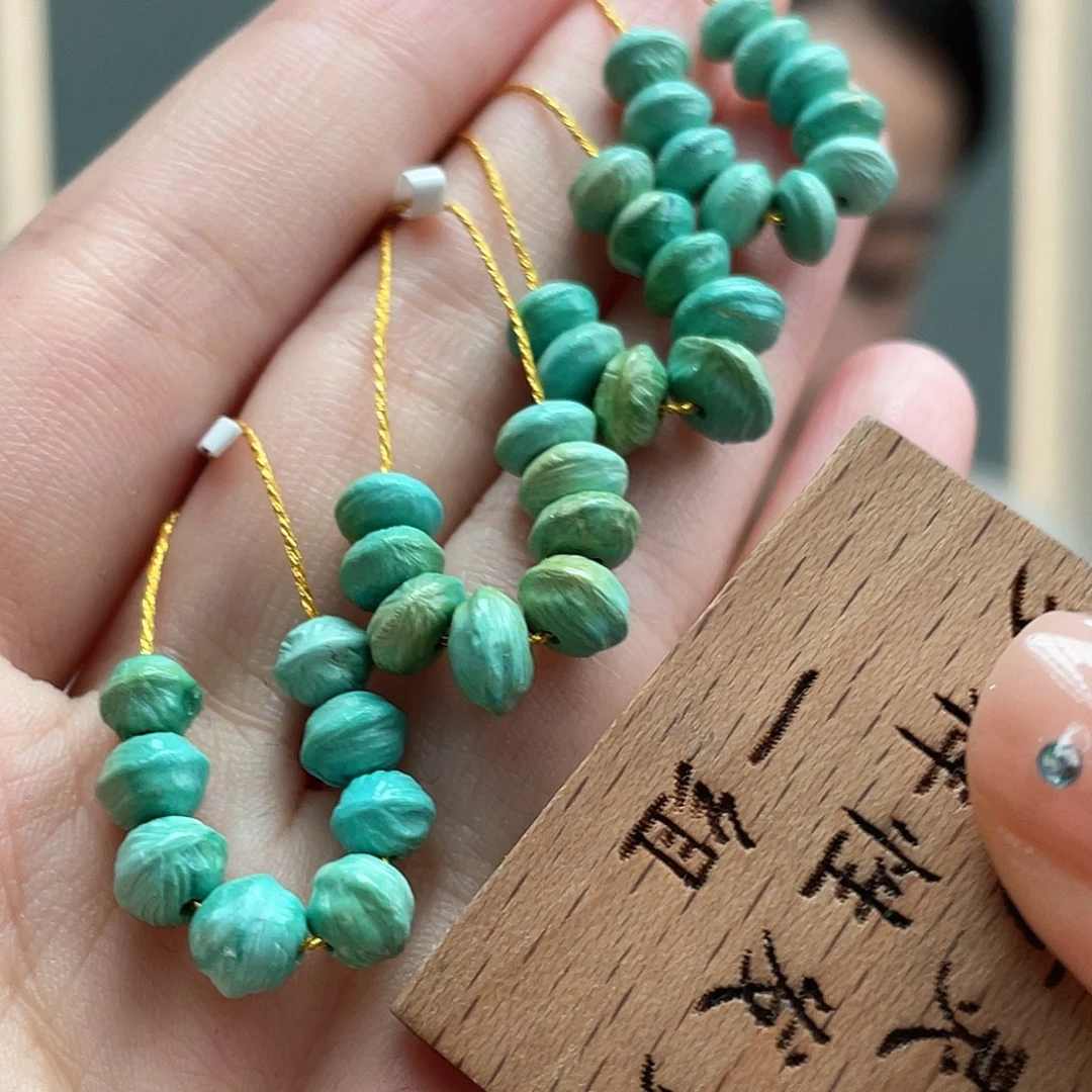 绿松石未镶嵌颈饰