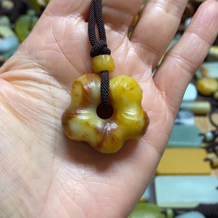 蛇纹石玉未镶嵌挂件