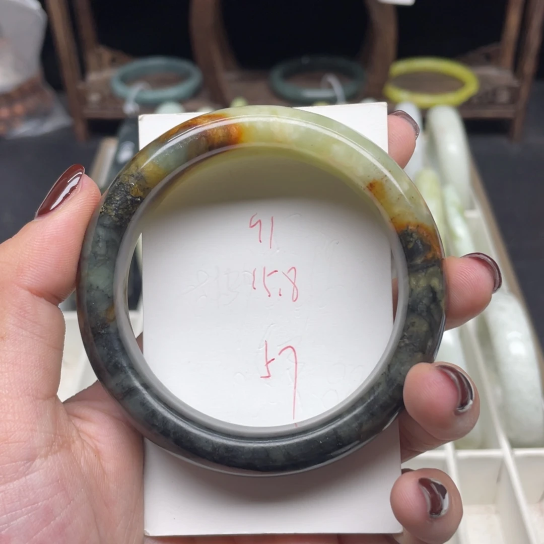 蛇纹石玉未镶嵌手镯