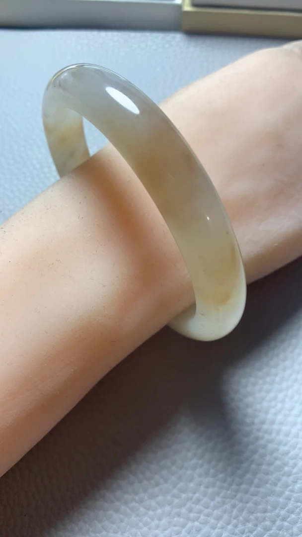 154号B—62-63圈口-天然玉石-正品保障， 金丝玉