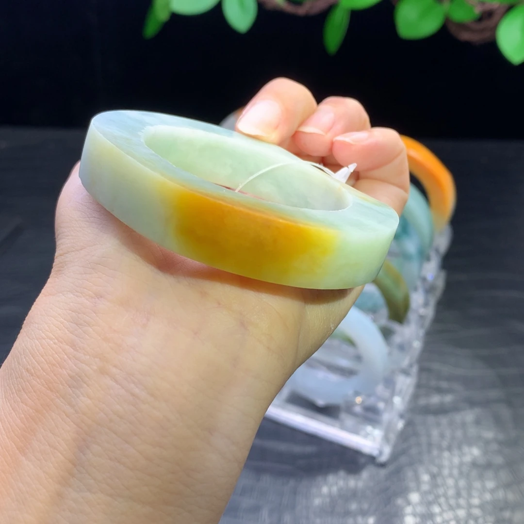 定制翡翠未镶嵌手镯