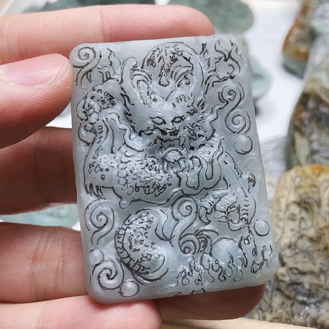 洛***青未镶嵌定制翡翠还举办