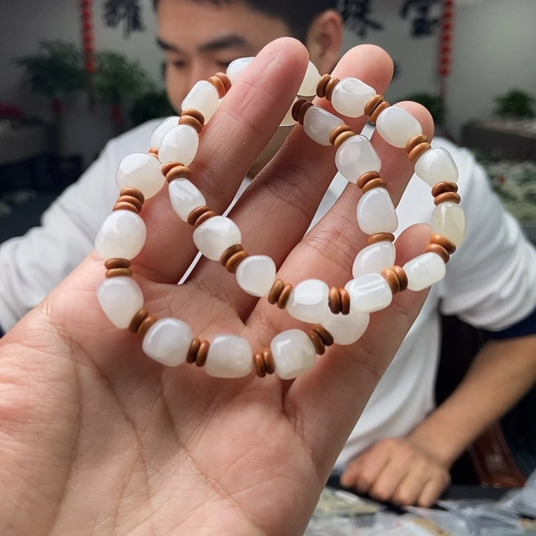 和田玉颜色多样性发拍一发一未镶嵌