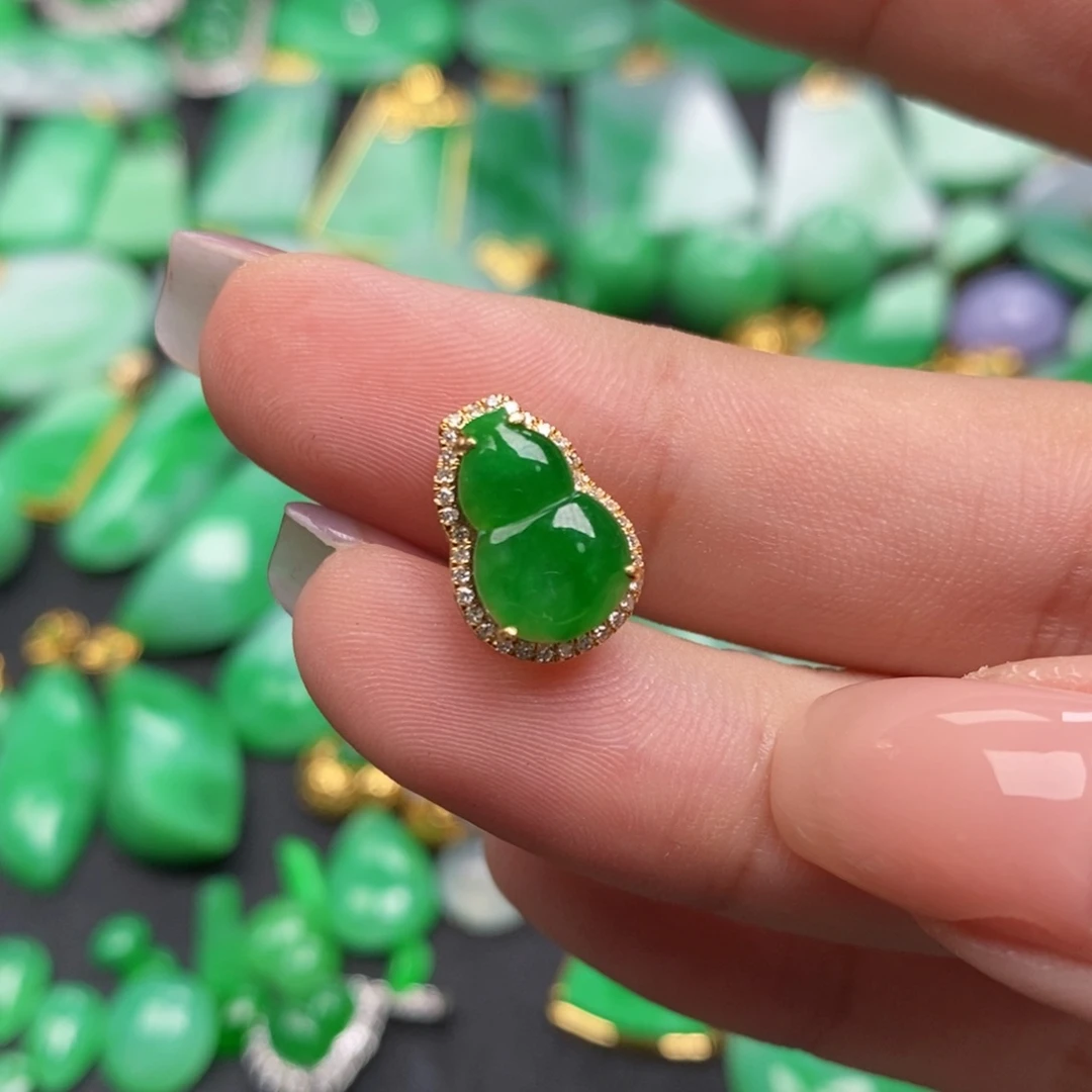 梧***桐翡翠18K金镶嵌颈饰翡翠