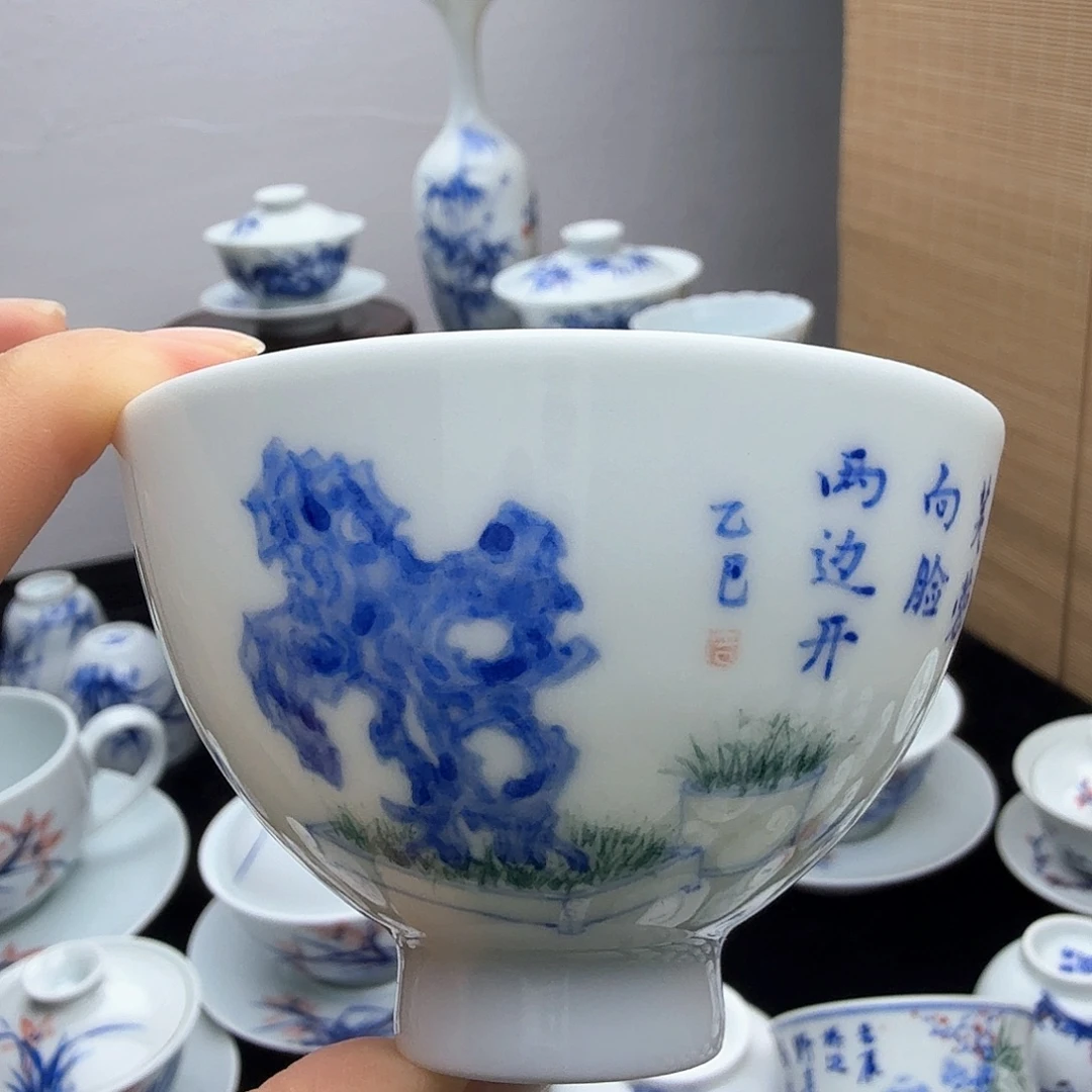 全手工手绘釉下青供图小鸡心杯