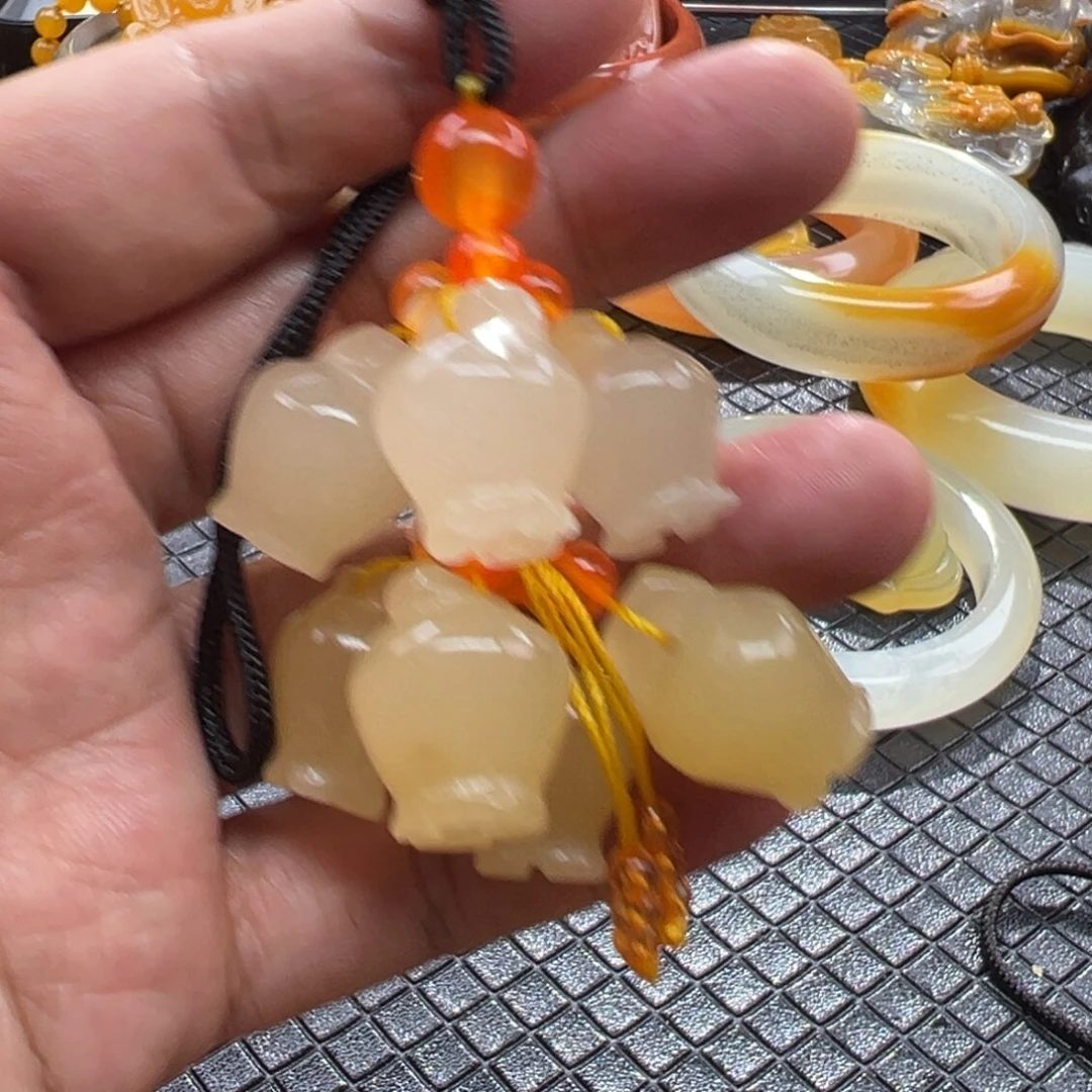 石英质玉未镶嵌颈饰