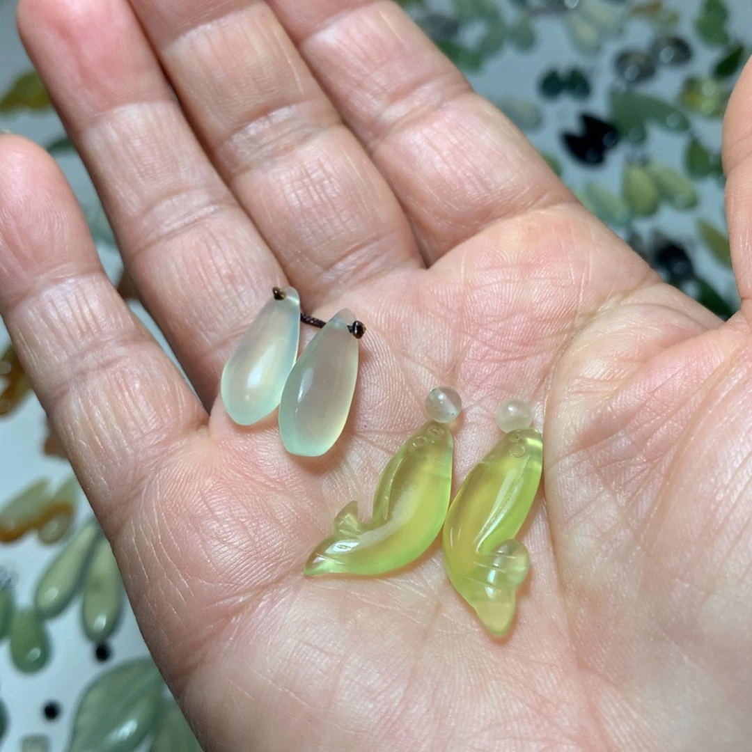 奇***予蛇纹石玉未镶嵌耳环