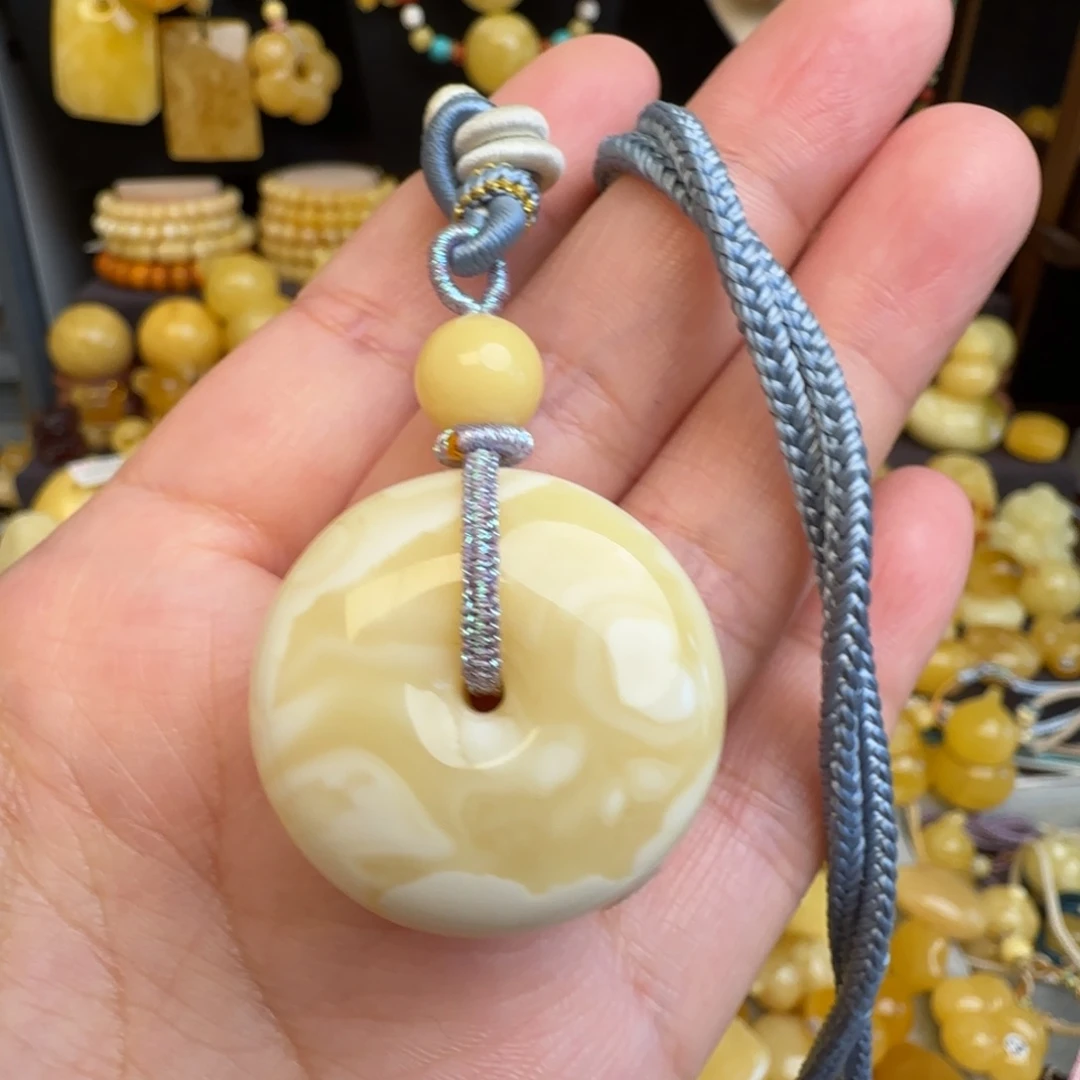 琥珀未镶嵌套链俄料石膏蜡妖花蜜蜡平安扣吊坠