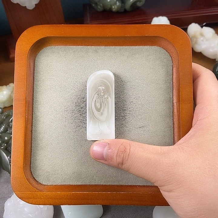 和田玉未镶嵌颈饰孔圣