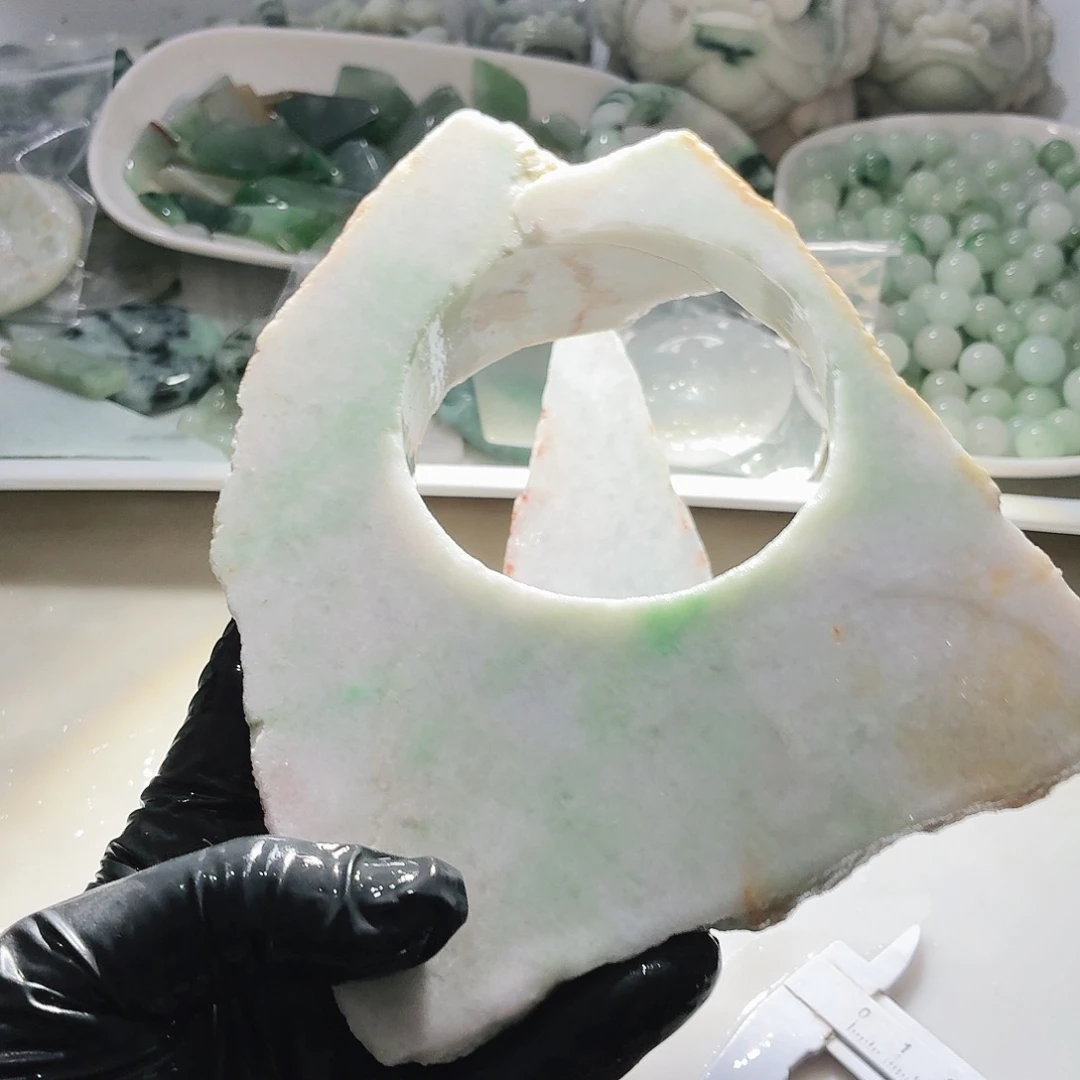 翡翠未镶嵌颈饰边角料