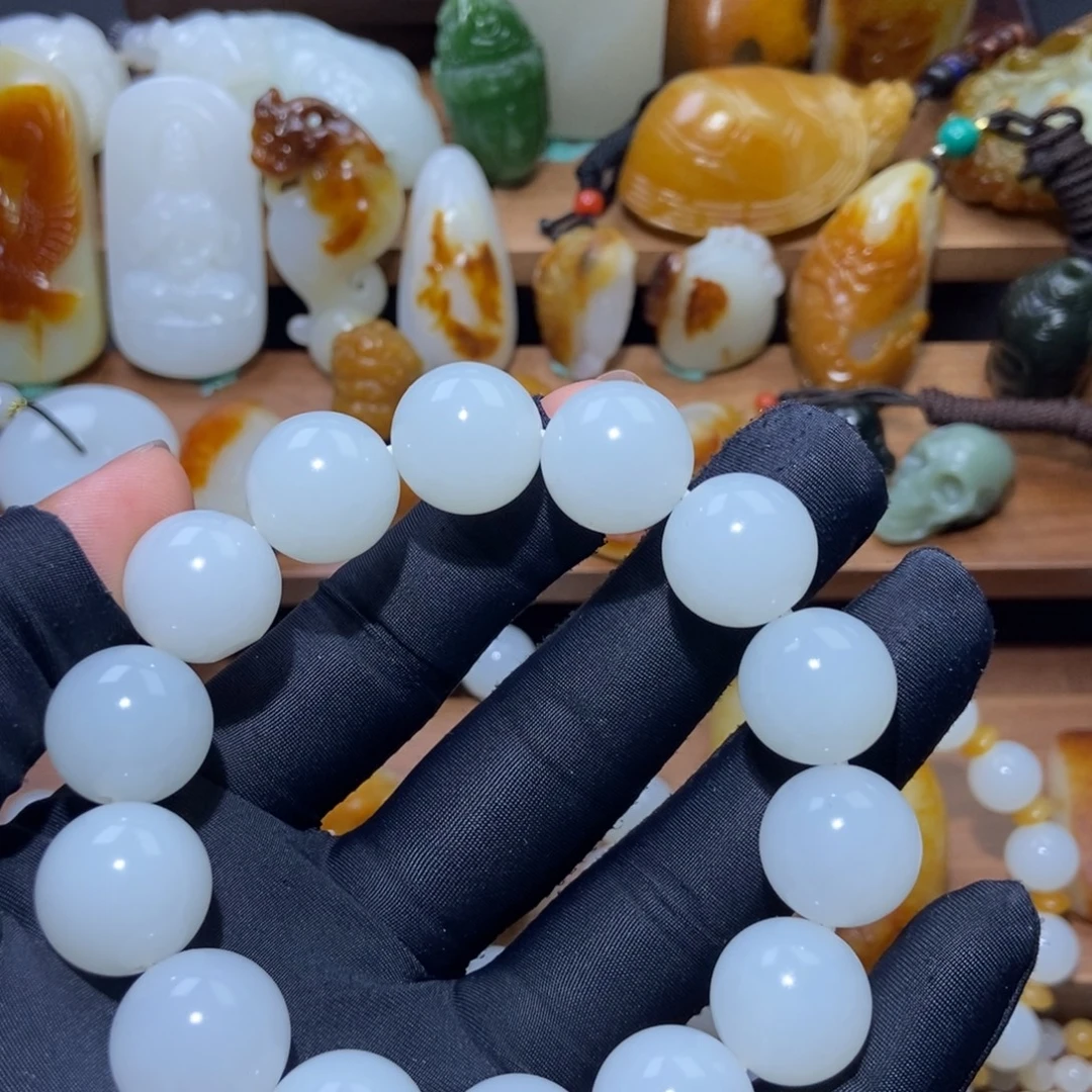 a***德和田玉未镶嵌颈饰