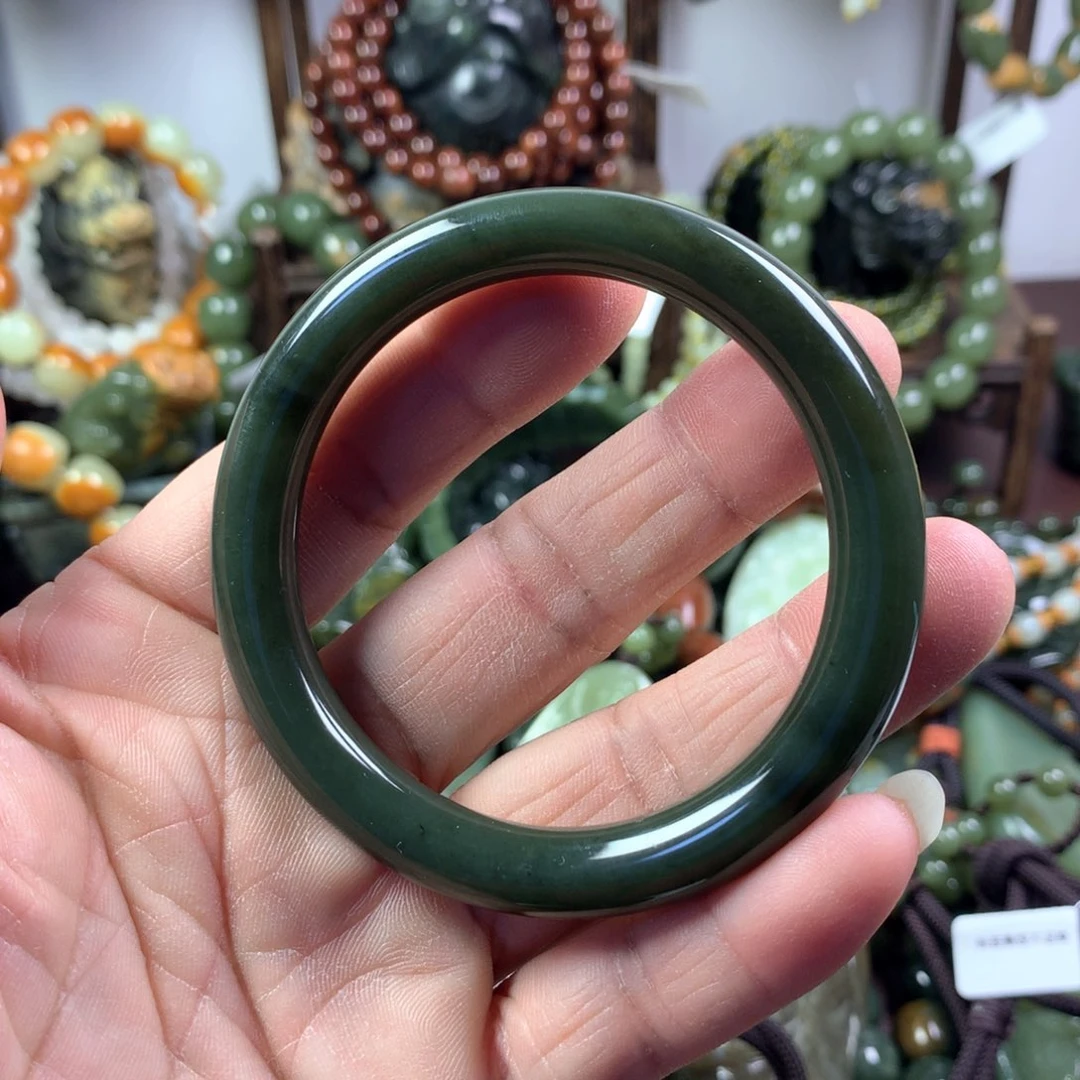 透闪石质玉手镯未镶嵌