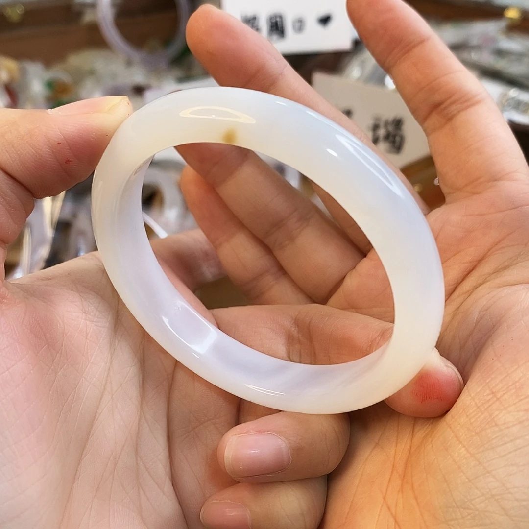 玛瑙/玉髓未镶嵌手镯A725。58.7圈。瑕