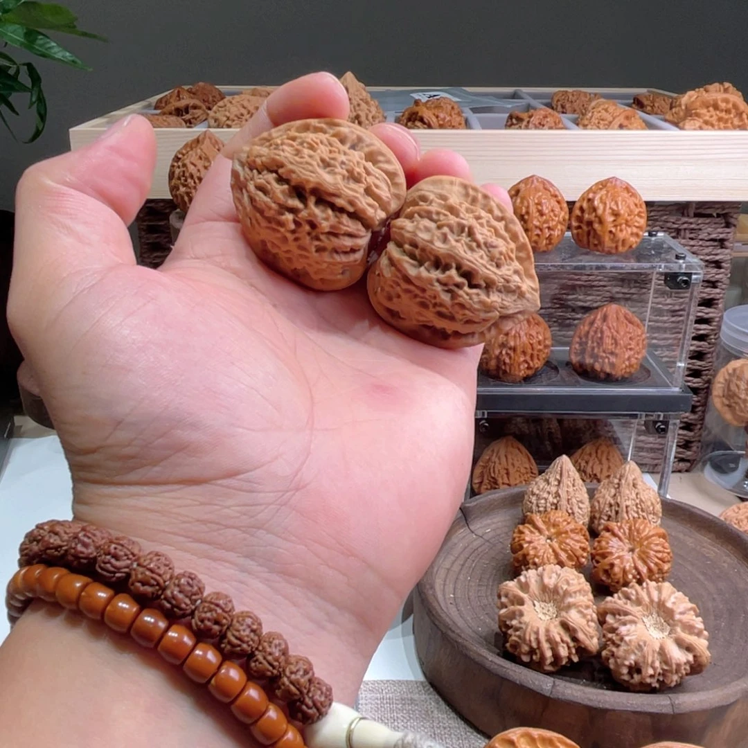 文玩核桃把件43全品金牛