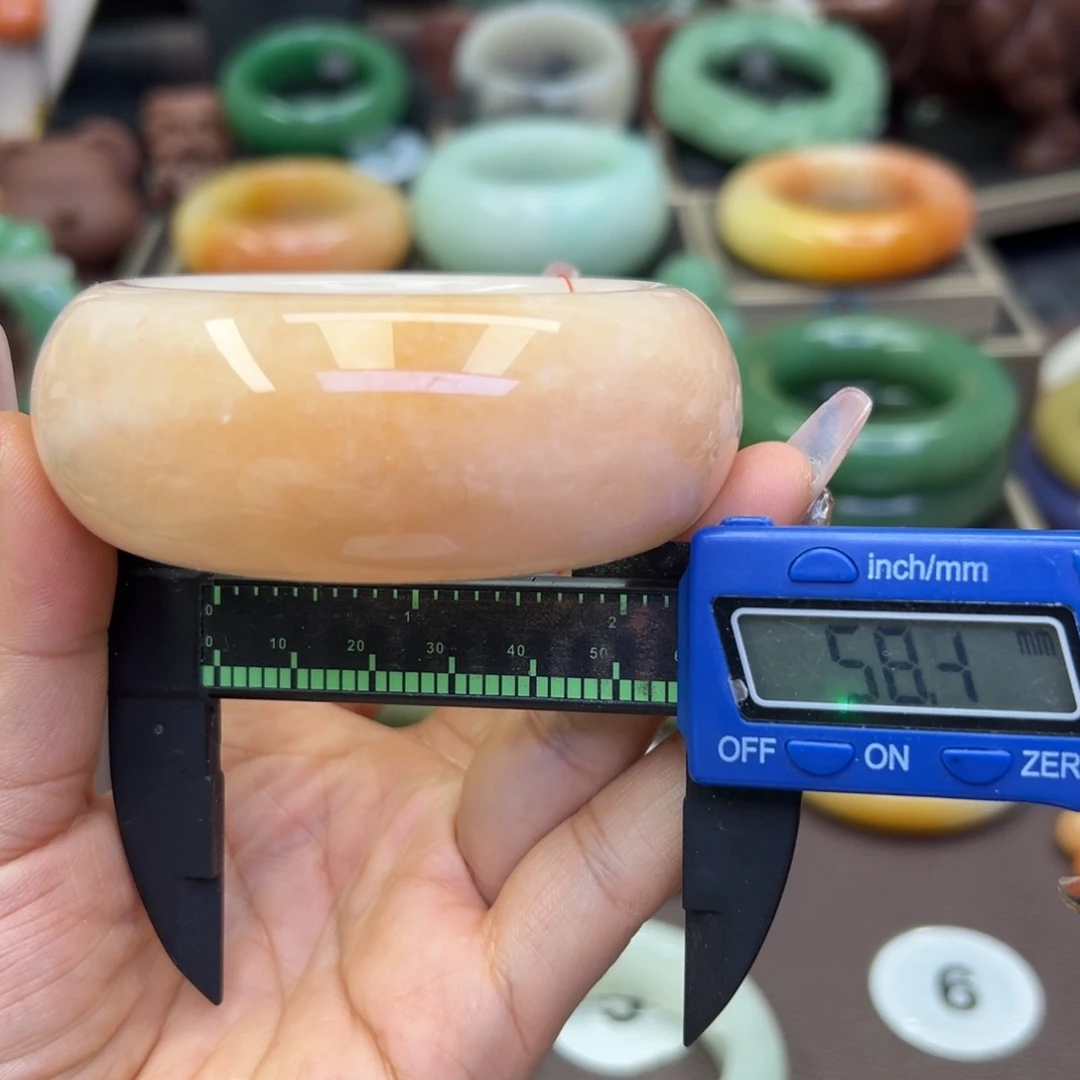 未镶嵌手镯石英岩玉