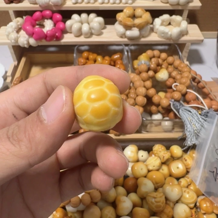 吊坠菩提根/象牙果?****）