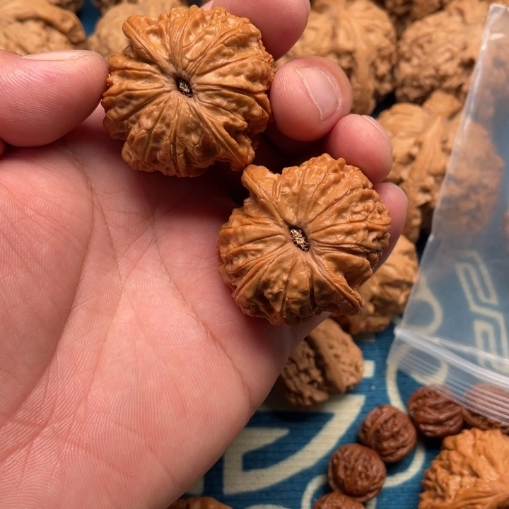 王***歪把件核桃血麒麟44444