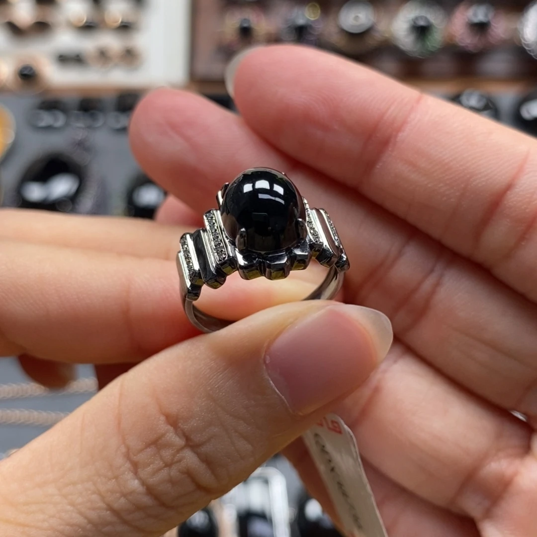 18K金镶嵌戒指翡翠墨翠