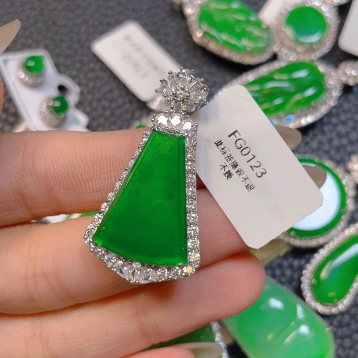【闪购商品】翡翠银S925镶嵌颈饰我****麻翡翠
