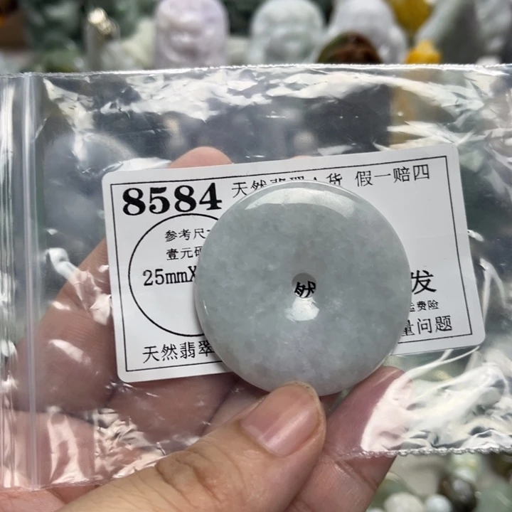 翡翠未镶嵌颈饰8584