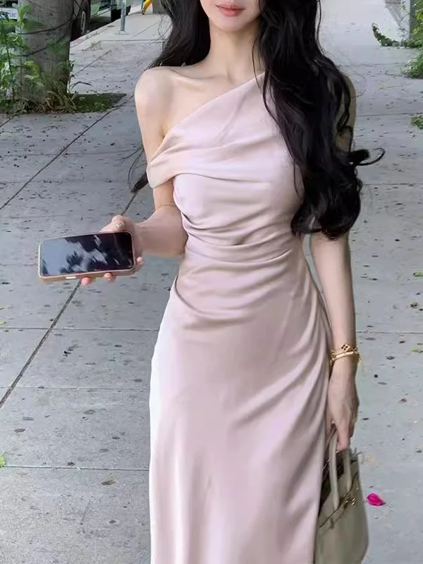 荡领斜肩缎面连衣裙裙子女夏2025新款法式收腰修身鱼尾裙礼服长裙