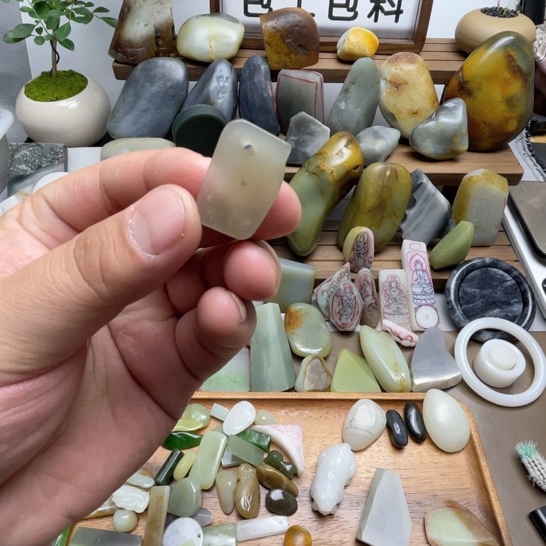 和田玉未镶嵌颈饰