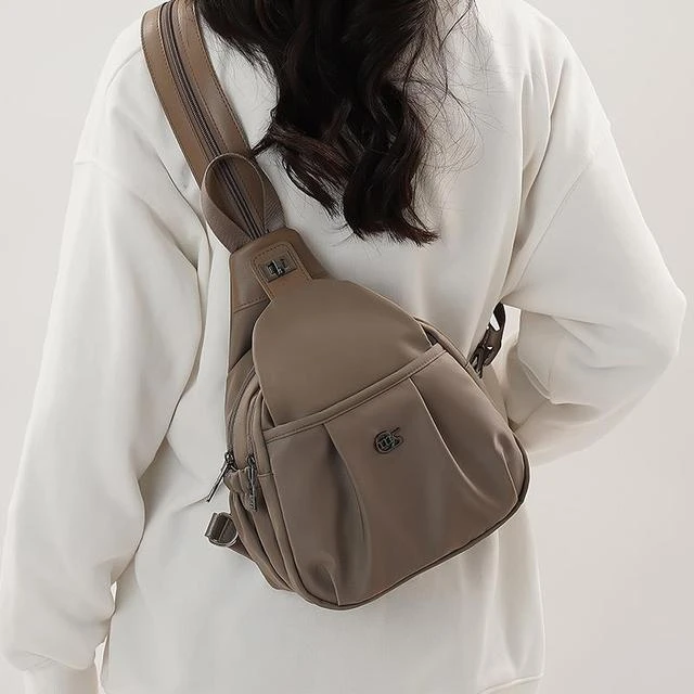 旅游双肩包女2025新款胸包轻便休闲斜挎两用包运动单肩登山小背包