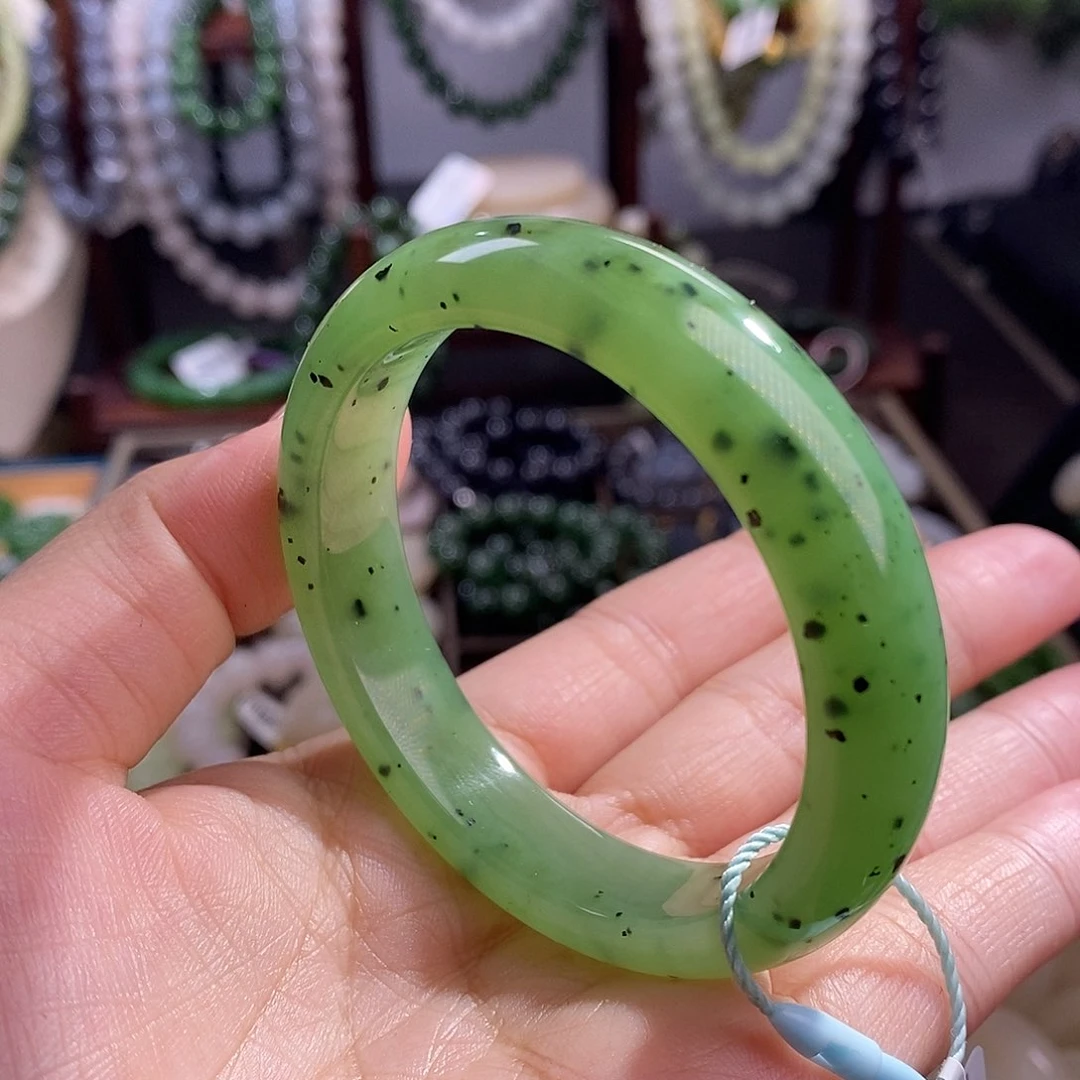 和田玉福利款精品碧玉乌兰海猕猴桃手镯52.6未镶嵌B**d