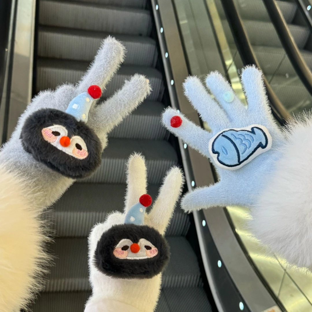 创意可爱小企鹅小鱼手套高颜值毛绒防风抗寒保暖加厚骑行分指手套