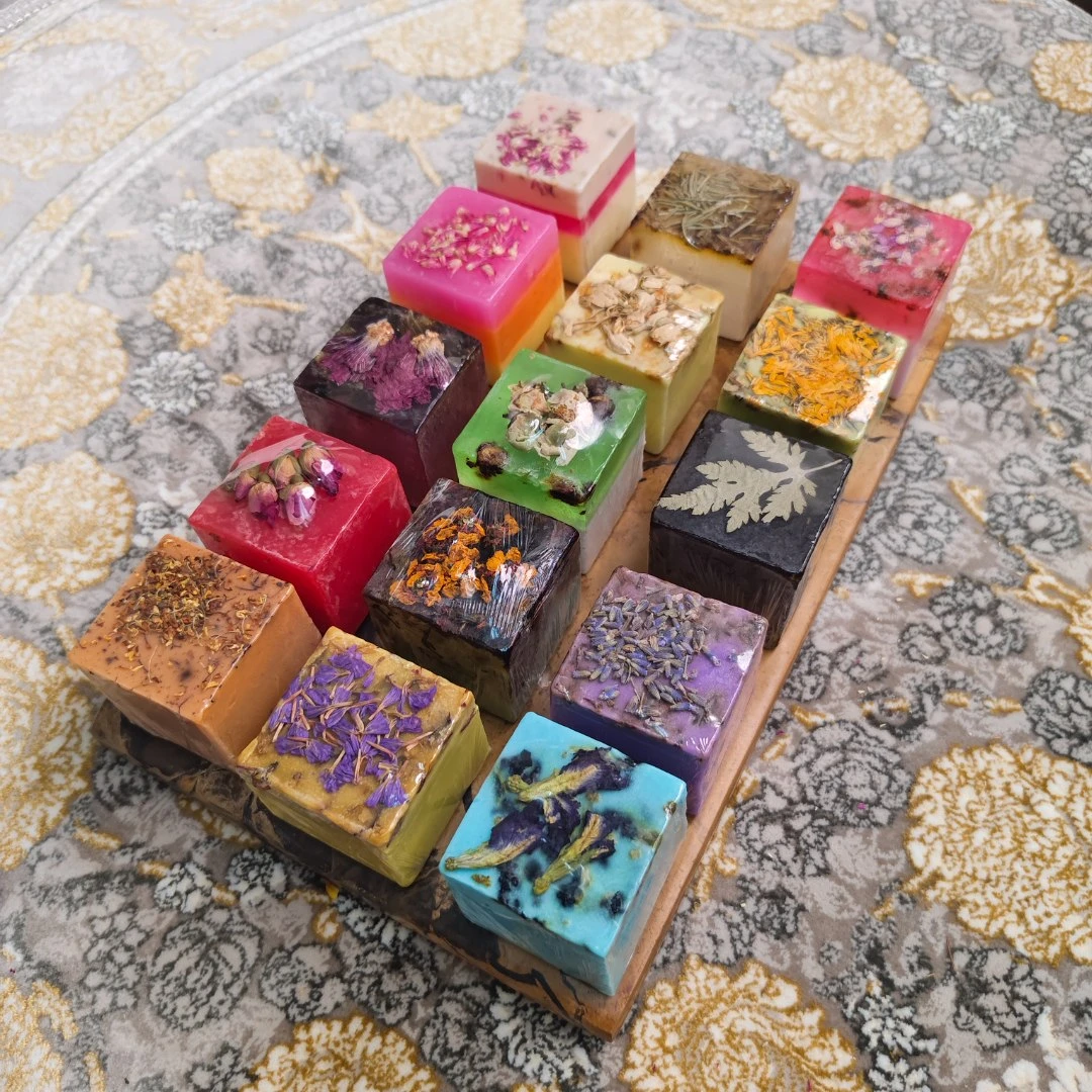 BIOTACHY外贸天然鲜花小方 琥珀皂基植物精油皂 沐浴洗脸洗澡