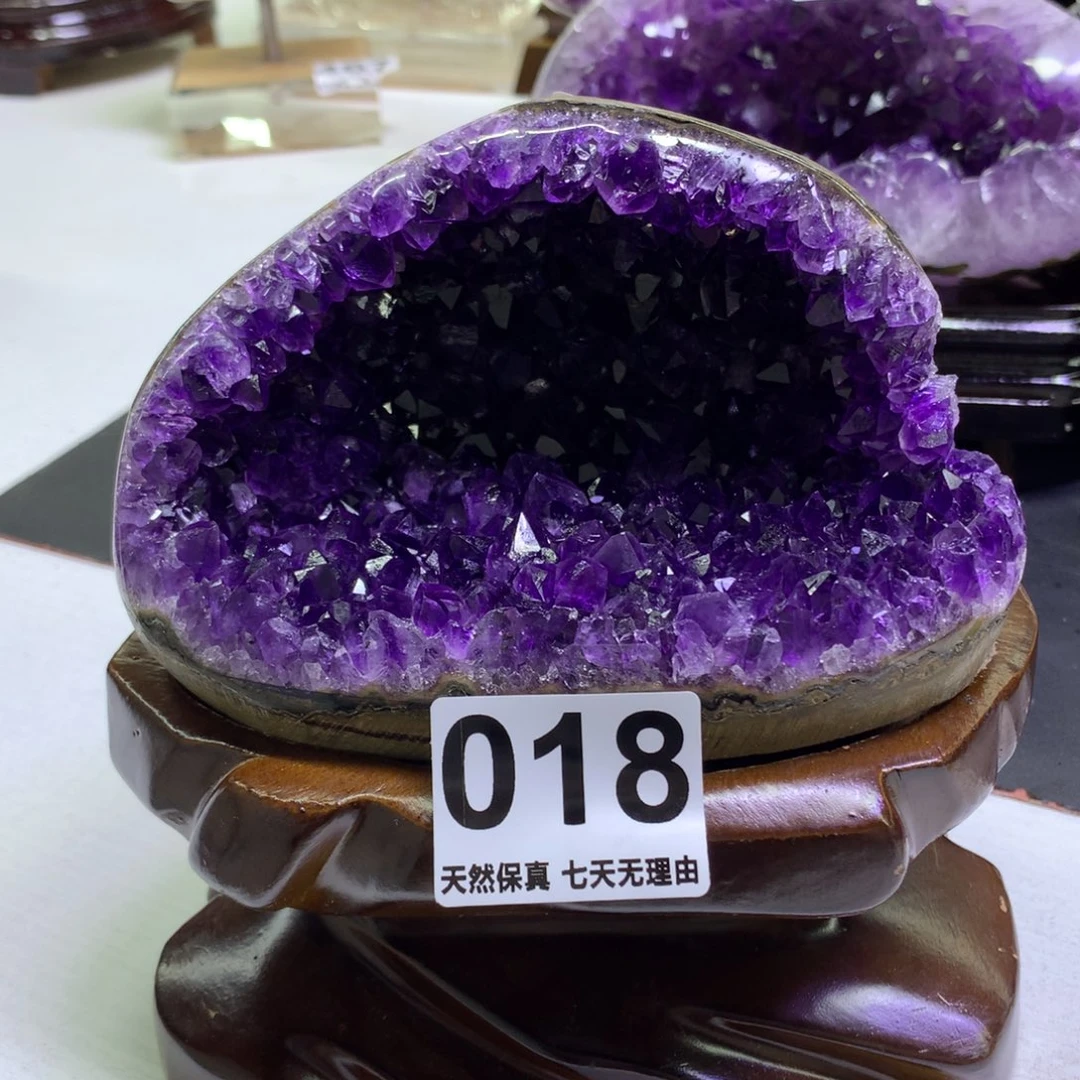 水晶摆件未镶嵌m