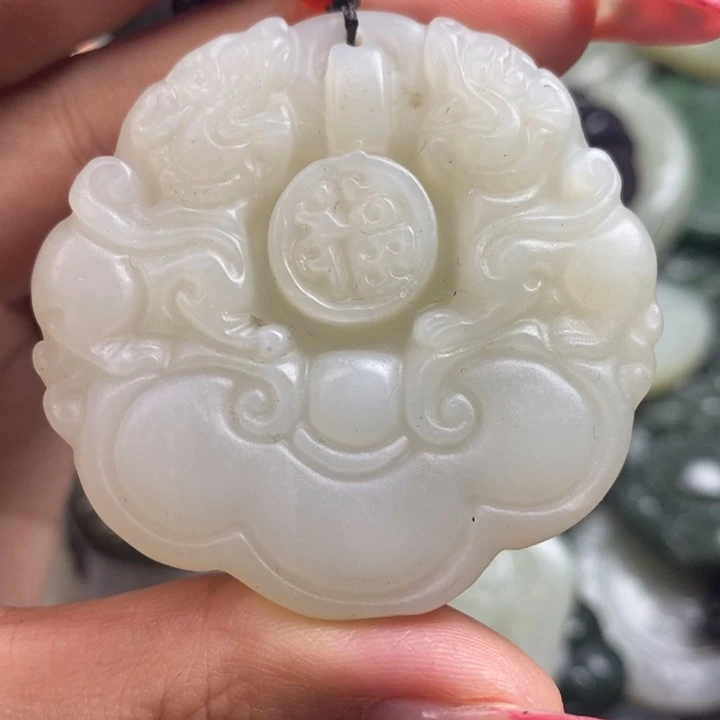 颈饰未镶嵌和田玉