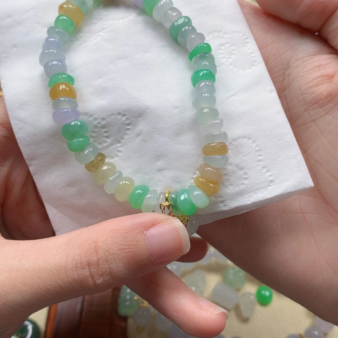 翡翠未镶嵌颈饰是