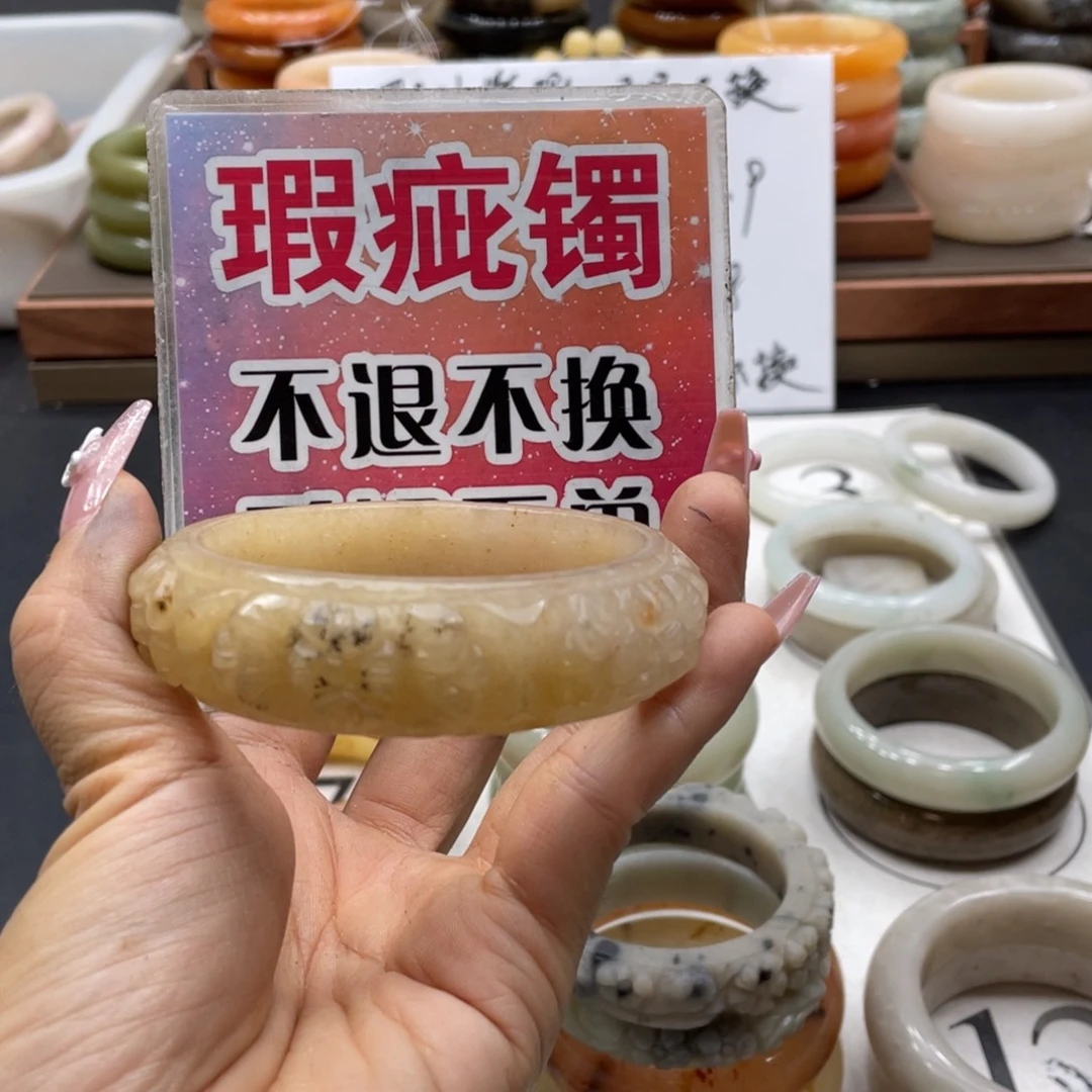 人***梦未镶嵌手镯石英质玉